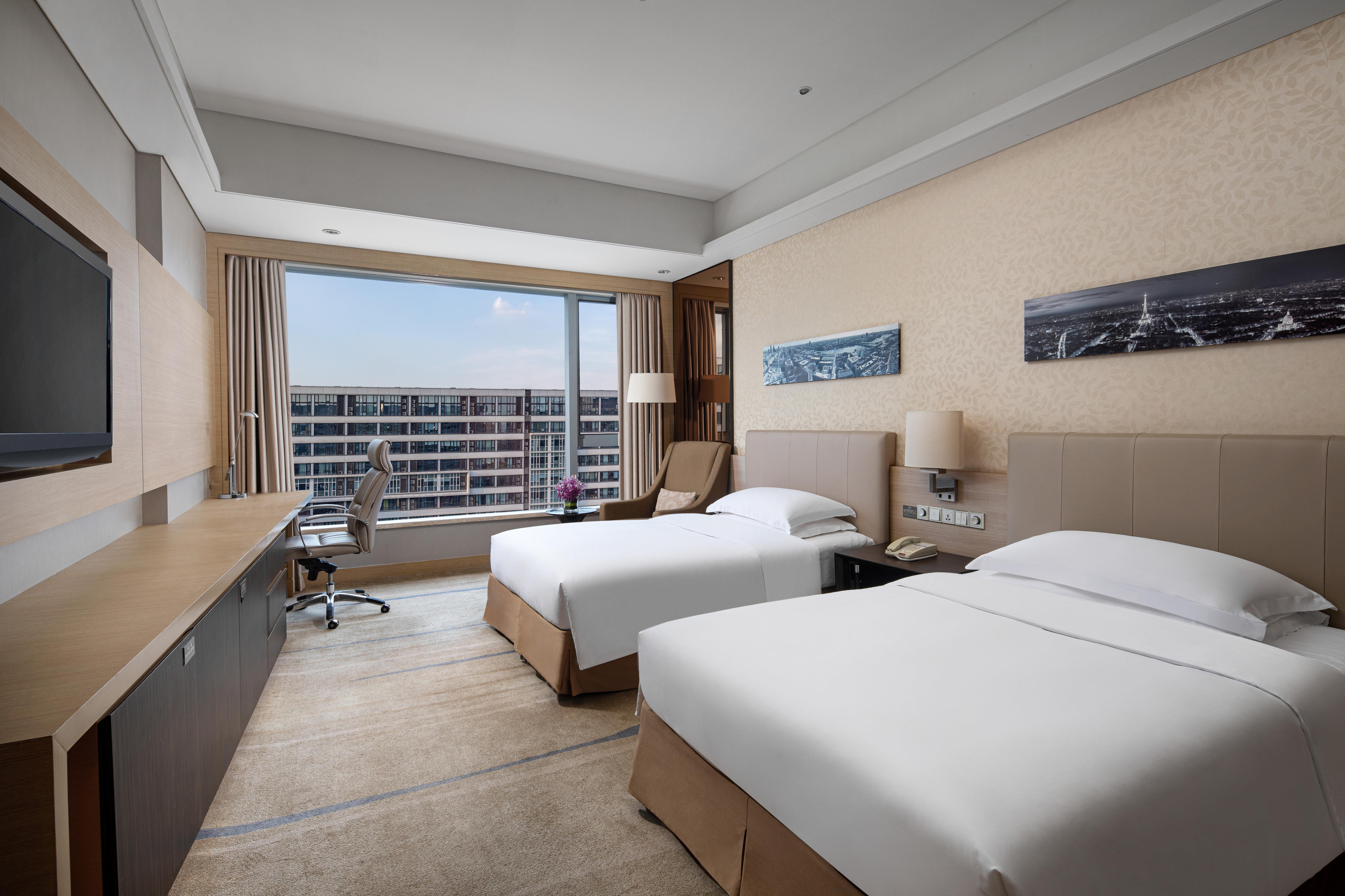 Crowne Plaza Guangzhou Huadu By Ihg - Free Shuttle Bus Between Hotel To Exhibition Center During Canton Fair ภายนอก รูปภาพ