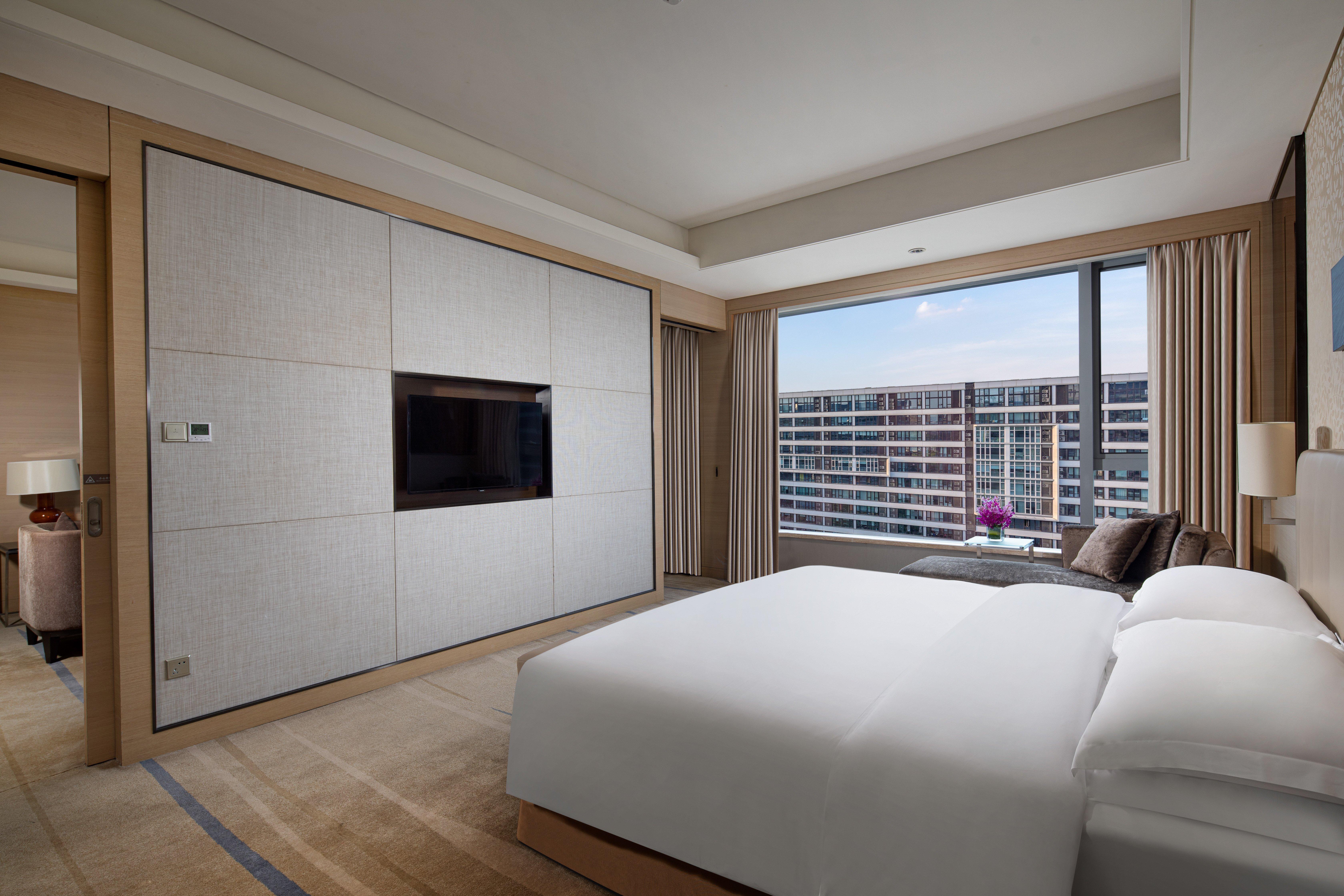 Crowne Plaza Guangzhou Huadu By Ihg - Free Shuttle Bus Between Hotel To Exhibition Center During Canton Fair ภายนอก รูปภาพ
