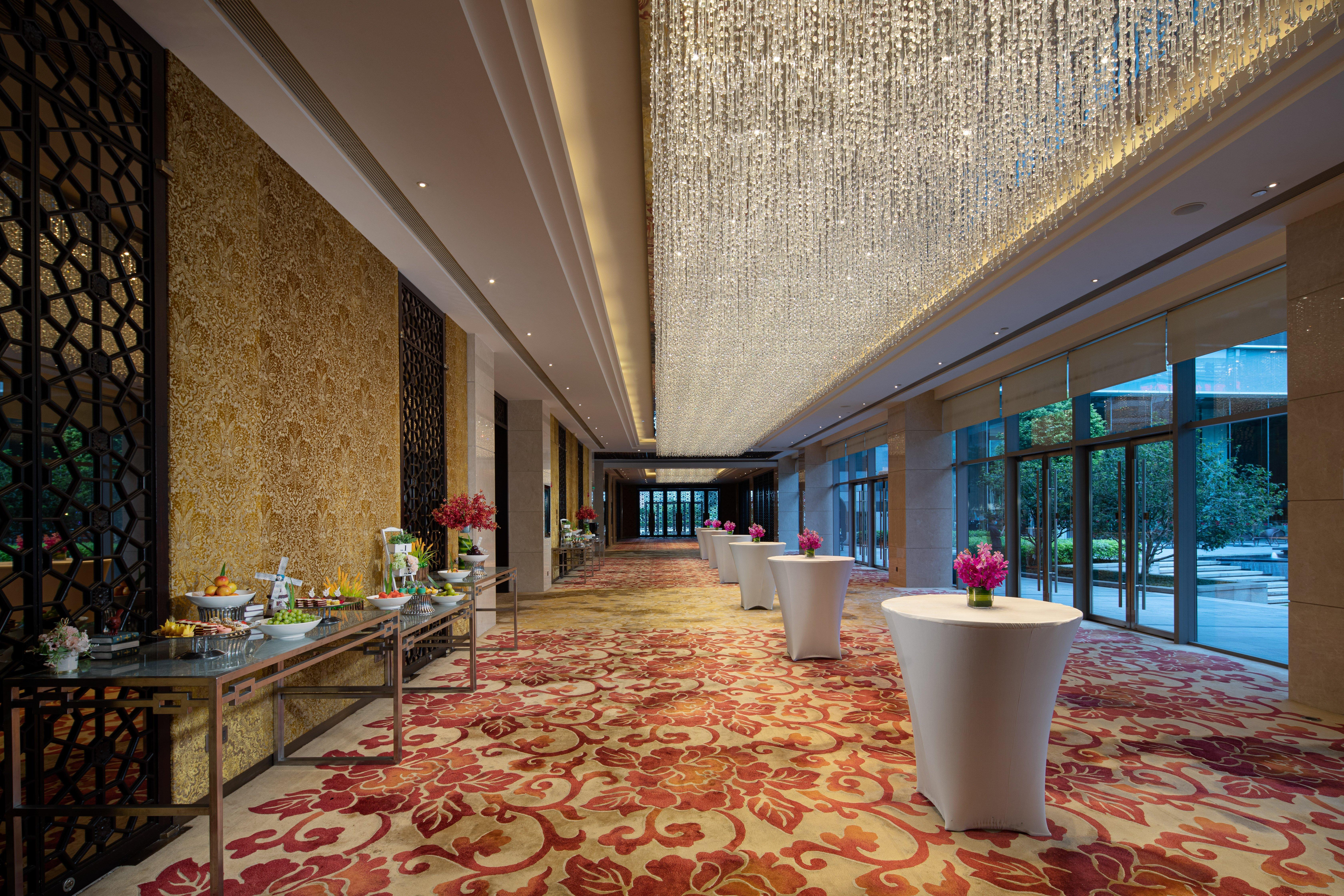 Crowne Plaza Guangzhou Huadu By Ihg - Free Shuttle Bus Between Hotel To Exhibition Center During Canton Fair ภายนอก รูปภาพ
